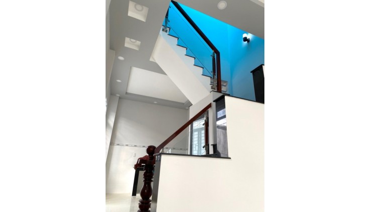 Hiếm Bán Nhà 2 Tầng Mới Hèm Xe Hơi 60m2_5.5x11 Chỉ 4.5 tỷ Gần Chợ Thủ Đức Trường Thọ Vào Ở Ngay